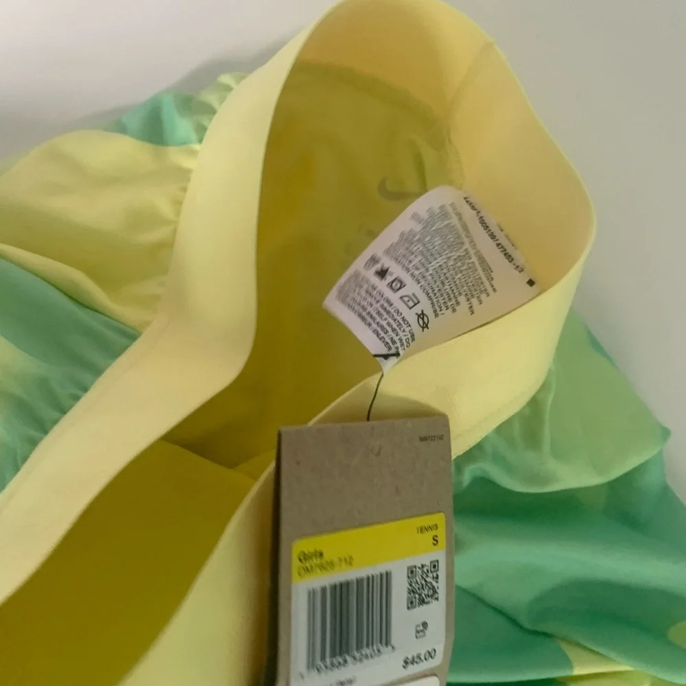 Nike Dri-FIT Yellow and Green tennis Skirt NWT girls small athleisure spring